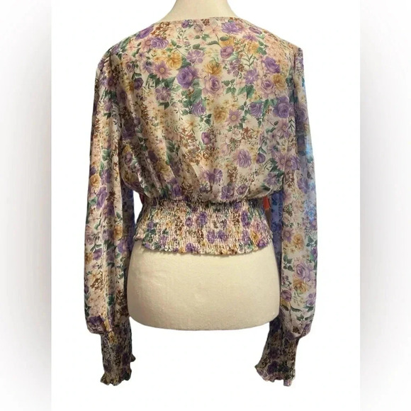 Papaya floral top size large floral pattern and deep V Neck - Picture 3 of 8